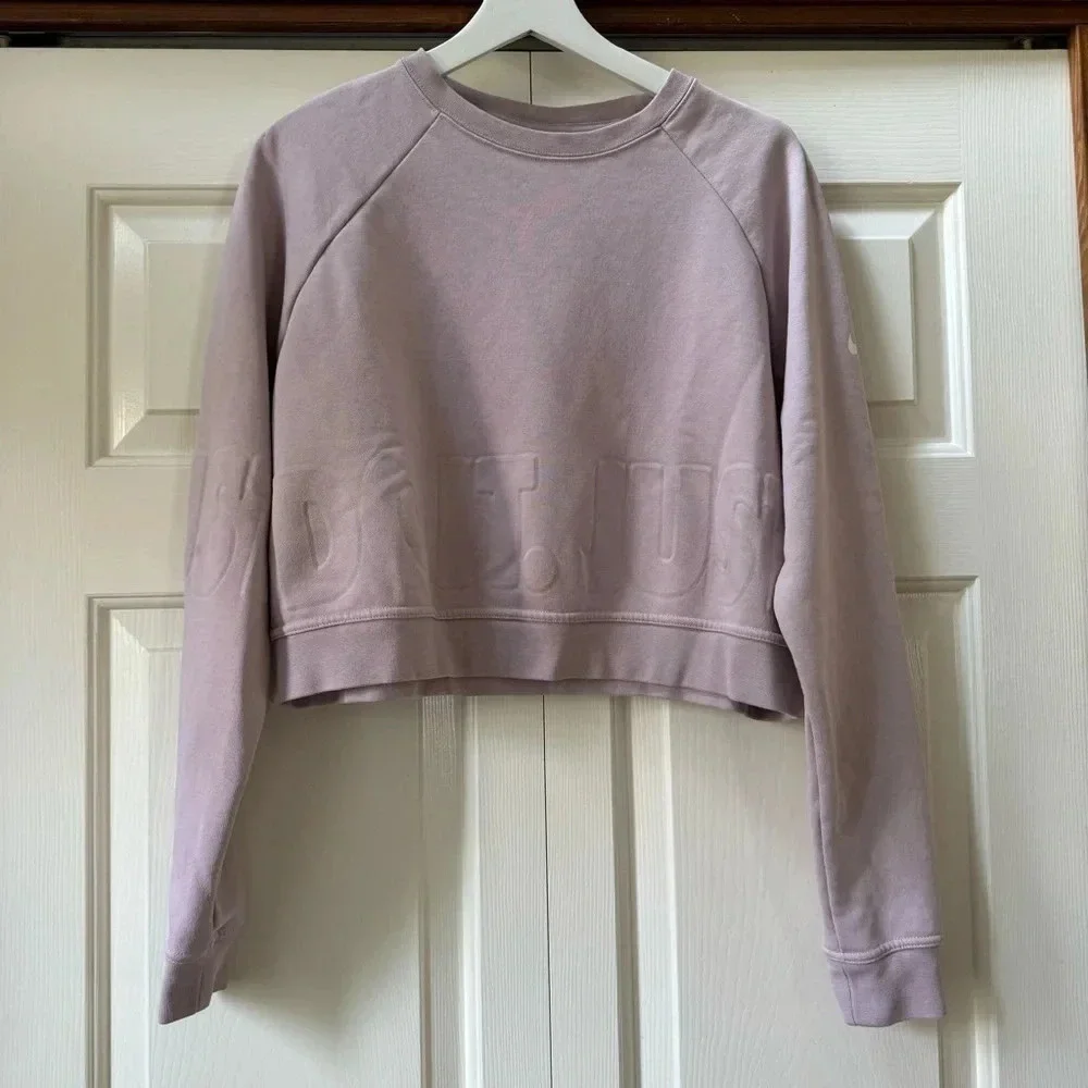 Nike Dri-Fit Embossed Just Do It Cropped Crew Neck Sweatshirt Women’s size M
